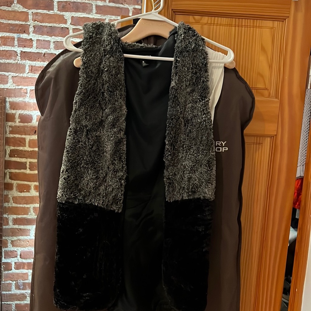 Aqua fur sleeveless vest